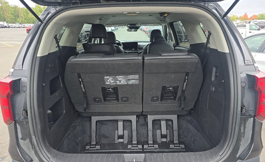 Certified 2025 Kia Carnival FWD image 15