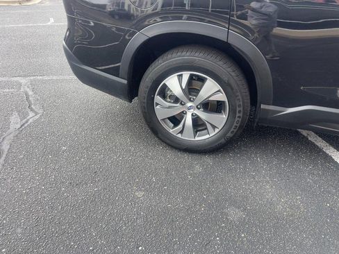 Used 2024 Subaru Ascent Premium w/ Convenience Package image 9