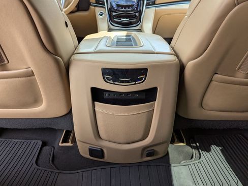 Used 2020 Cadillac Escalade Platinum AWD/4WD image 41