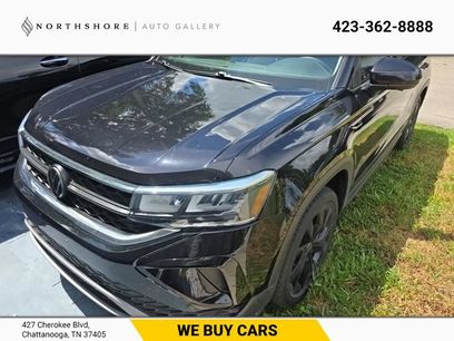 Used 2023 Volkswagen Taos SE w/ Panoramic Sunroof Package