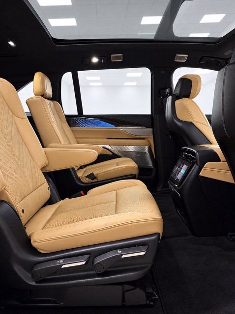 Used 2025 Cadillac Escalade IQ Sport 2 w/ LPO, ONYX Package AWD/4WD image 38