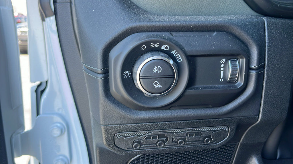 Used 2026 Jeep Gladiator Mojave AWD/4WD image 11