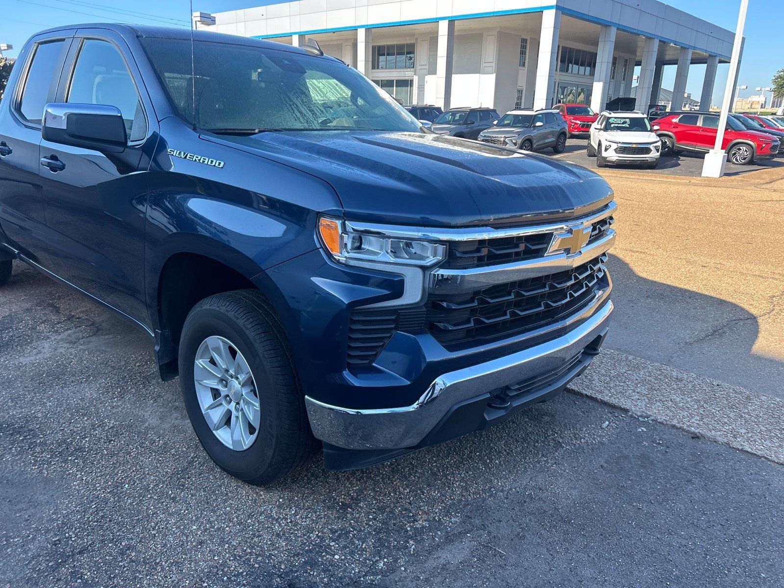 Used 2022 Chevrolet Silverado 1500 LT w/ Convenience Package II AWD/4WD image 16