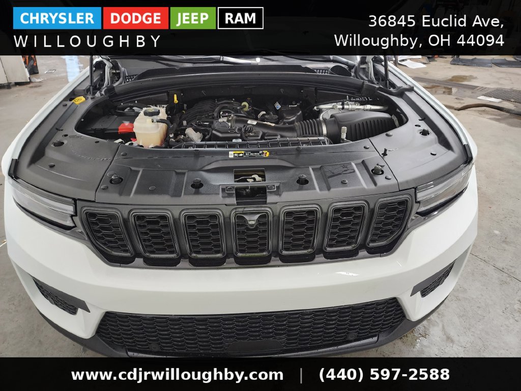 Used 2023 Jeep Grand Cherokee Limited w/ Luxury Tech Group II AWD/4WD image 39