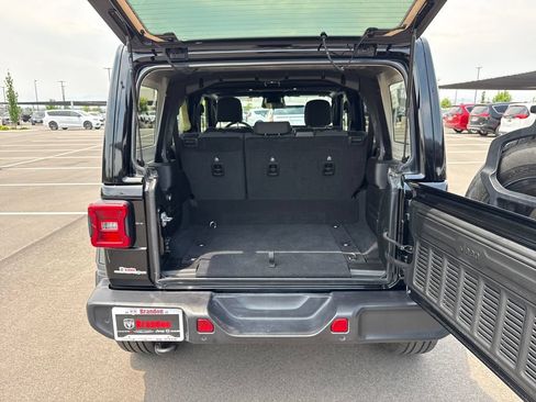 Used 2025 Jeep Wrangler Unlimited Sahara w/ Safety Group AWD/4WD image 25