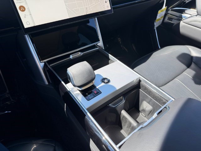 Certified 2025 Land Rover Range Rover SE AWD/4WD image 25