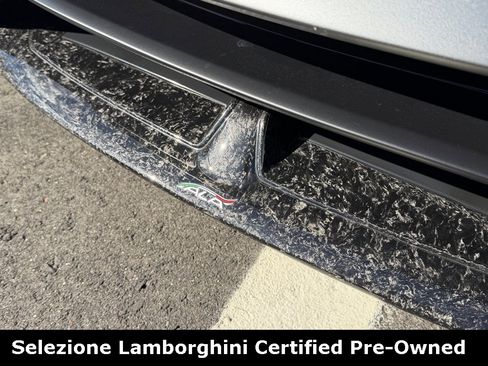 Used 2018 Lamborghini Huracan Performante image 18