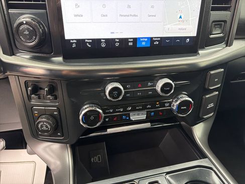 Used 2025 Ford F150 Lariat AWD/4WD image 28