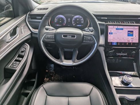 New 2025 Jeep Grand Cherokee Limited w/ Black Appearance Package image 14