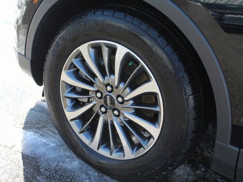 Used 2023 Lincoln Nautilus AWD w/ Premium Package image 9