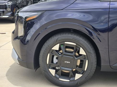 New 2026 Kia Carnival EX FWD image 5