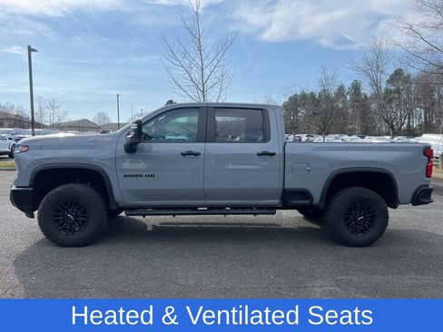 Used 2024 Chevrolet Silverado 2500 ZR2 w/ Technology Package image 4