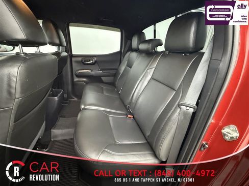 Used 2018 Toyota Tacoma TRD Sport AWD/4WD image 29