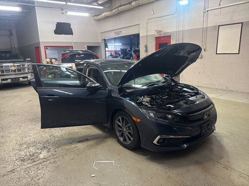 Used 2020 Honda Civic EX image 9