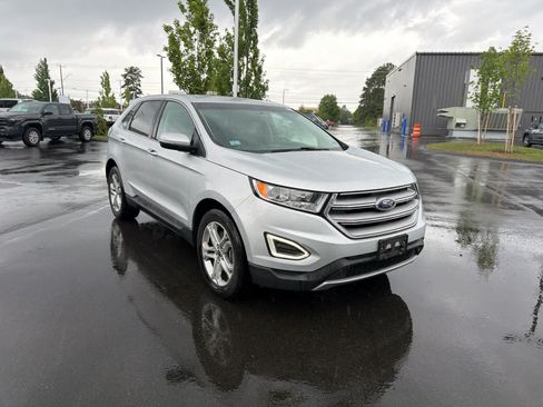 Used 2018 Ford Edge Titanium w/ Technology Package AWD/4WD image 3
