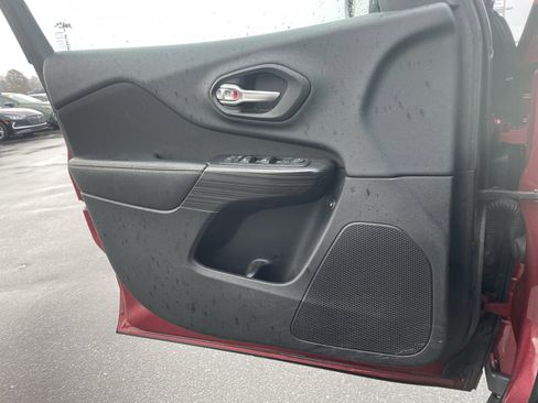 Used 2014 Jeep Cherokee Latitude w/ Comfort/Convenience Group image 16