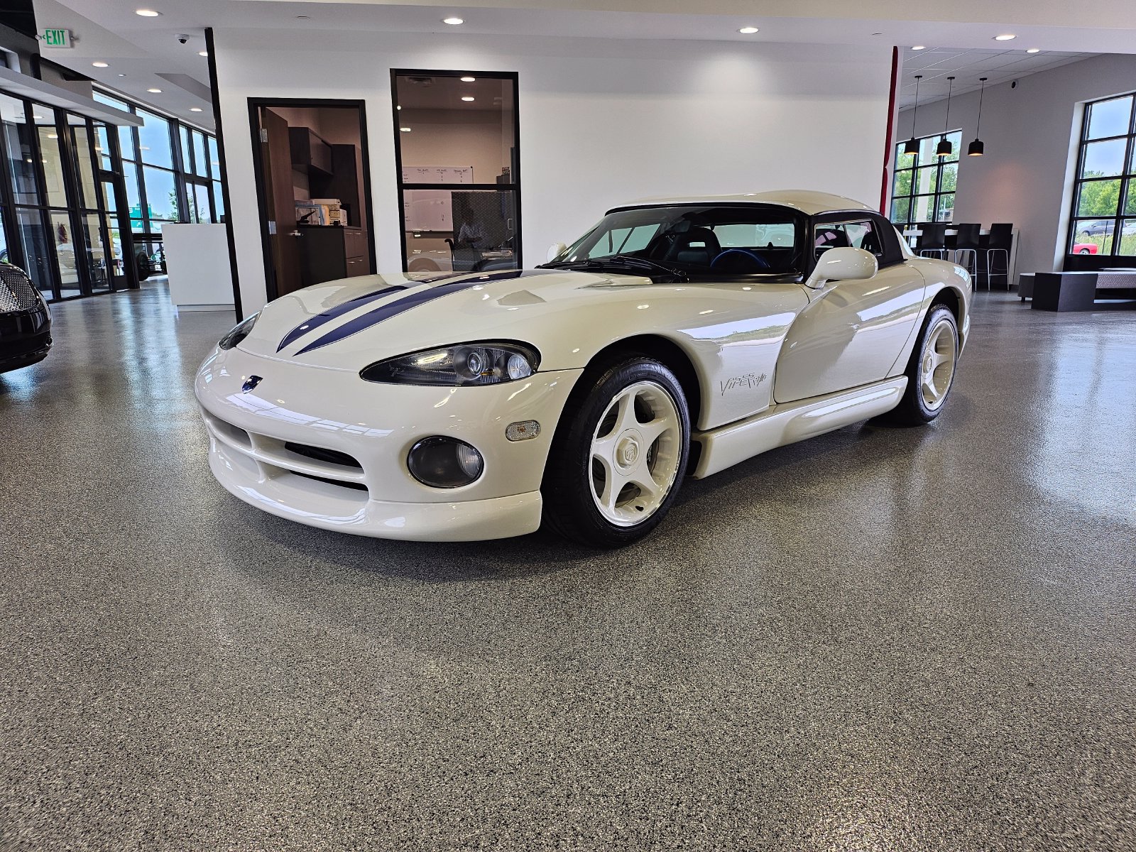 Used 1996 Dodge Viper RT/10 RWD image 1