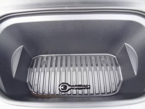 Used 2025 Tesla Model Y Long Range image 37