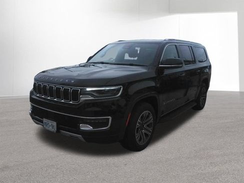 Used 2024 Jeep Wagoneer L Series II w/ Flexible Seating Group AWD/4WD image 1