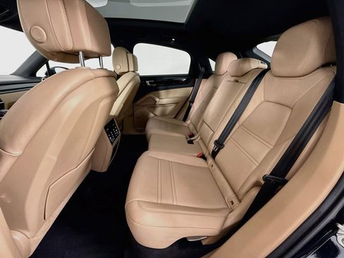 Certified 2021 Porsche Cayenne Coupe AWD/4WD image 24