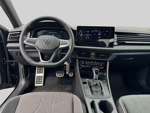 Used 2025 Volkswagen Jetta Sport image 22