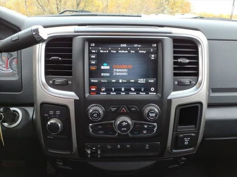 Used 2018 RAM 2500 SLT w/ Luxury Group image 12