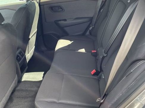 Used 2023 Nissan Rogue S image 7