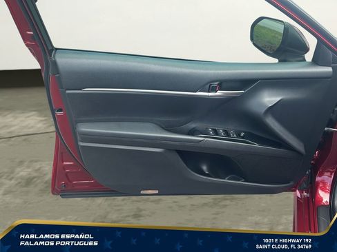 Used 2018 Toyota Camry SE FWD image 10