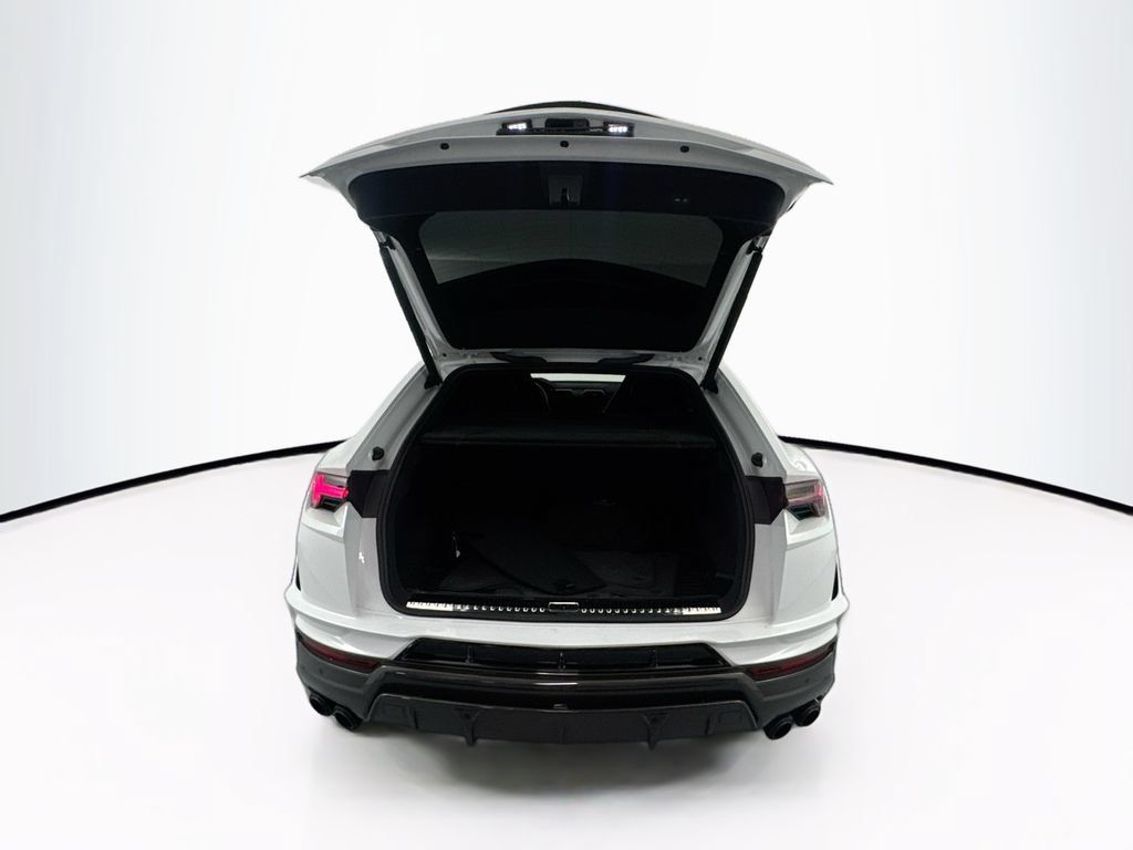 Used 2024 Lamborghini Urus Performante AWD/4WD image 28