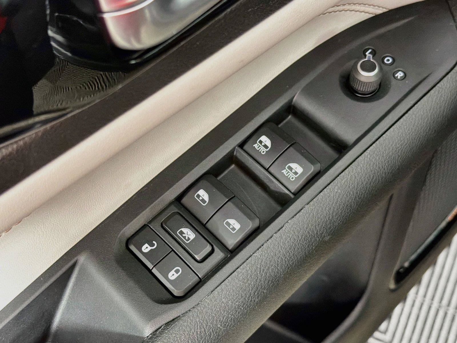 Used 2023 Jeep Compass Limited AWD/4WD image 23