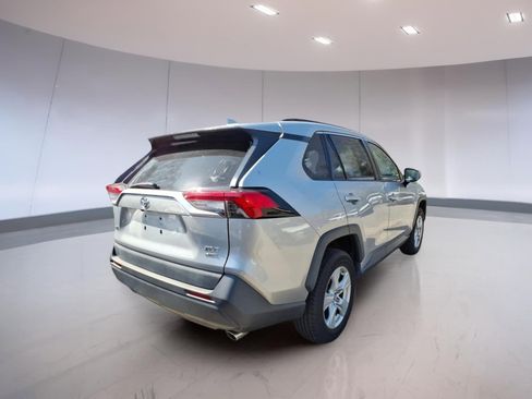 Used 2019 Toyota RAV4 XLE AWD/4WD image 4