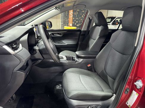 Used 2025 Toyota RAV4 XLE AWD/4WD image 15