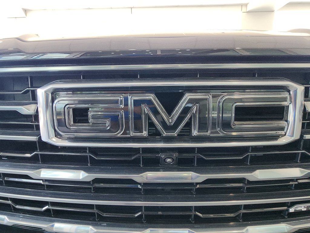 Certified 2025 GMC Yukon XL AT4 w/ AT4 Premium Plus Package AWD/4WD image 29