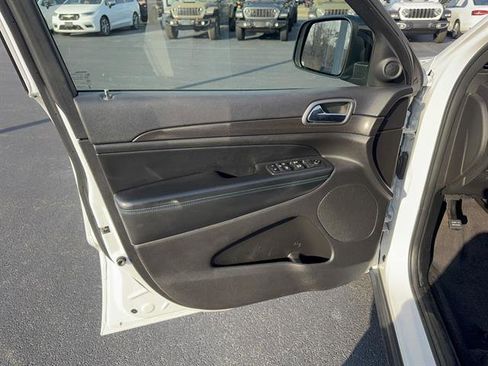 Used 2018 Jeep Grand Cherokee Laredo image 9