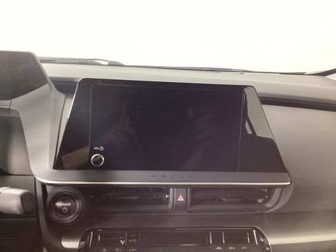 Used 2025 Toyota Prius LE FWD image 18