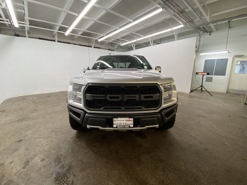Used 2018 Ford F150 Raptor w/ Equipment Group 802A Luxury image 9