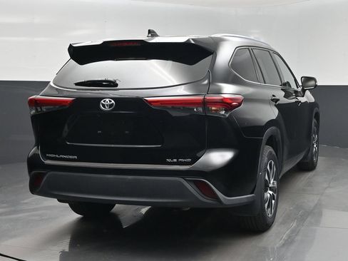Used 2021 Toyota Highlander XLE AWD/4WD image 27