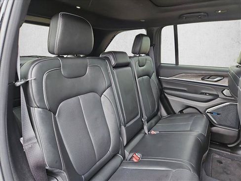 Used 2023 Jeep Grand Cherokee Overland AWD/4WD image 21