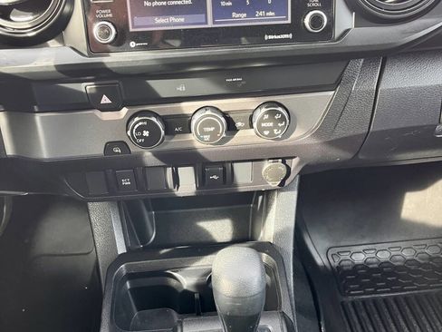 Used 2022 Toyota Tacoma SR image 13