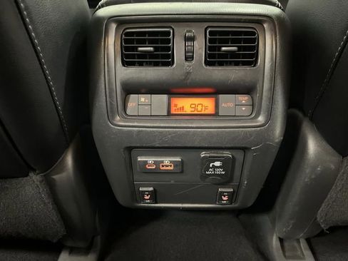 Used 2020 Nissan Pathfinder Platinum image 35