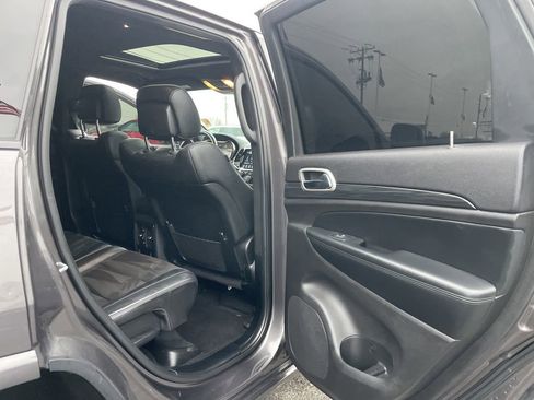 Used 2021 Jeep Grand Cherokee Laredo X image 32