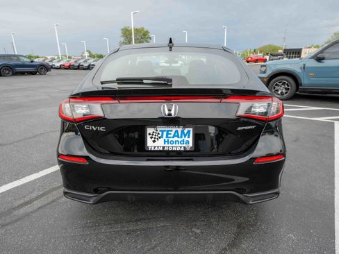 Used 2025 Honda Civic Sport image 5
