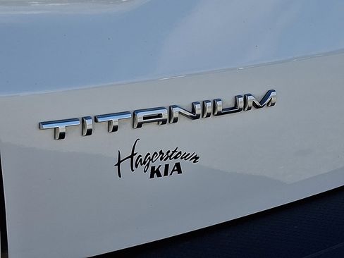 Used 2020 Ford Escape Titanium image 34