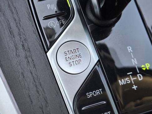 Used 2020 BMW X7 xDrive40i w/ Premium Package image 28