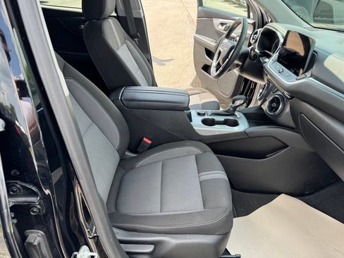 Used 2025 Chevrolet Blazer LT AWD/4WD image 19