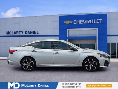 Used 2024 Nissan Altima 2.5 SR FWD image 6