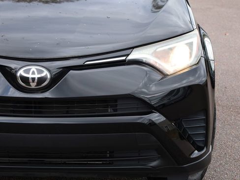 Used 2017 Toyota RAV4 LE image 12