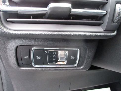 Used 2023 Lincoln Corsair Standard w/ Equipment Group 101A image 15