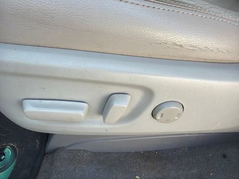 Used 2014 Toyota Sienna LE FWD image 13