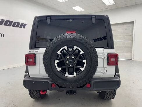 Used 2025 Jeep Wrangler Unlimited Rubicon AWD/4WD image 6